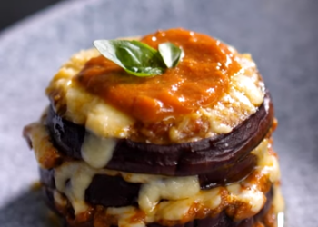 Timbal de Berenjenas con Salsa Bolognesa
