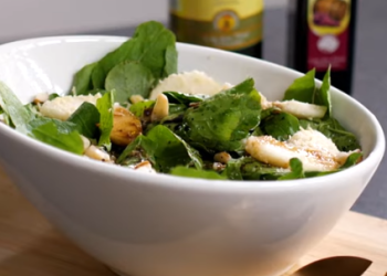 Ensalada de rúgula y pera con Vinagre Balsámico Bucatti