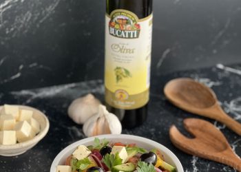 Ensalada griega para acompañar tus cenas importantes