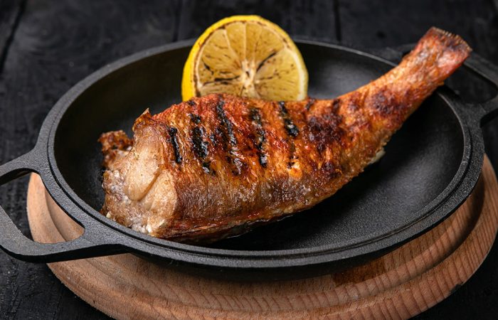 Cómo evitar que el pescado se pegue en la sartén